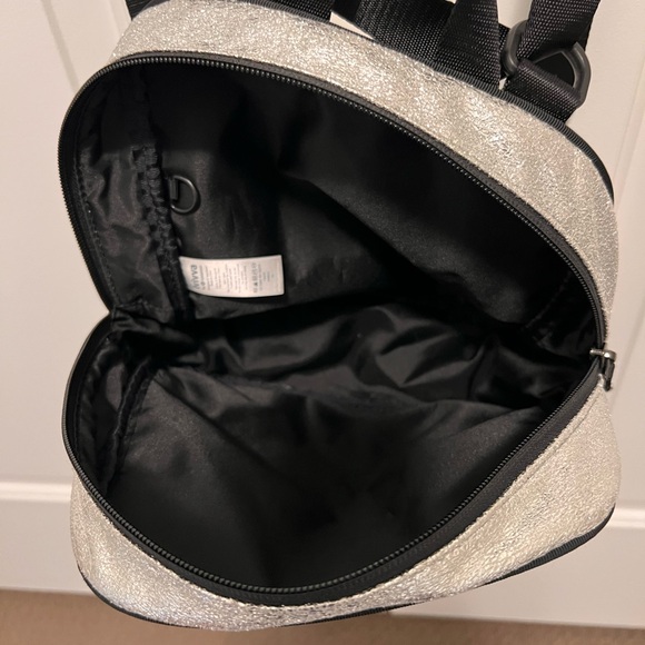 Gorgeous silver IVIVVA backpack. - Picture 5 of 5